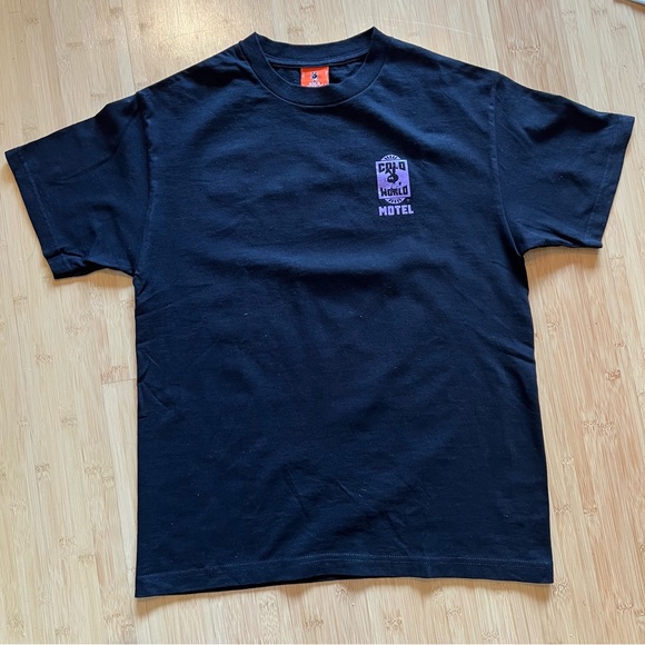 🖤💜Cold World tee - M - Picture 2 of 3